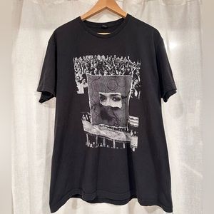 XL black graphic T. Women’s Eyes